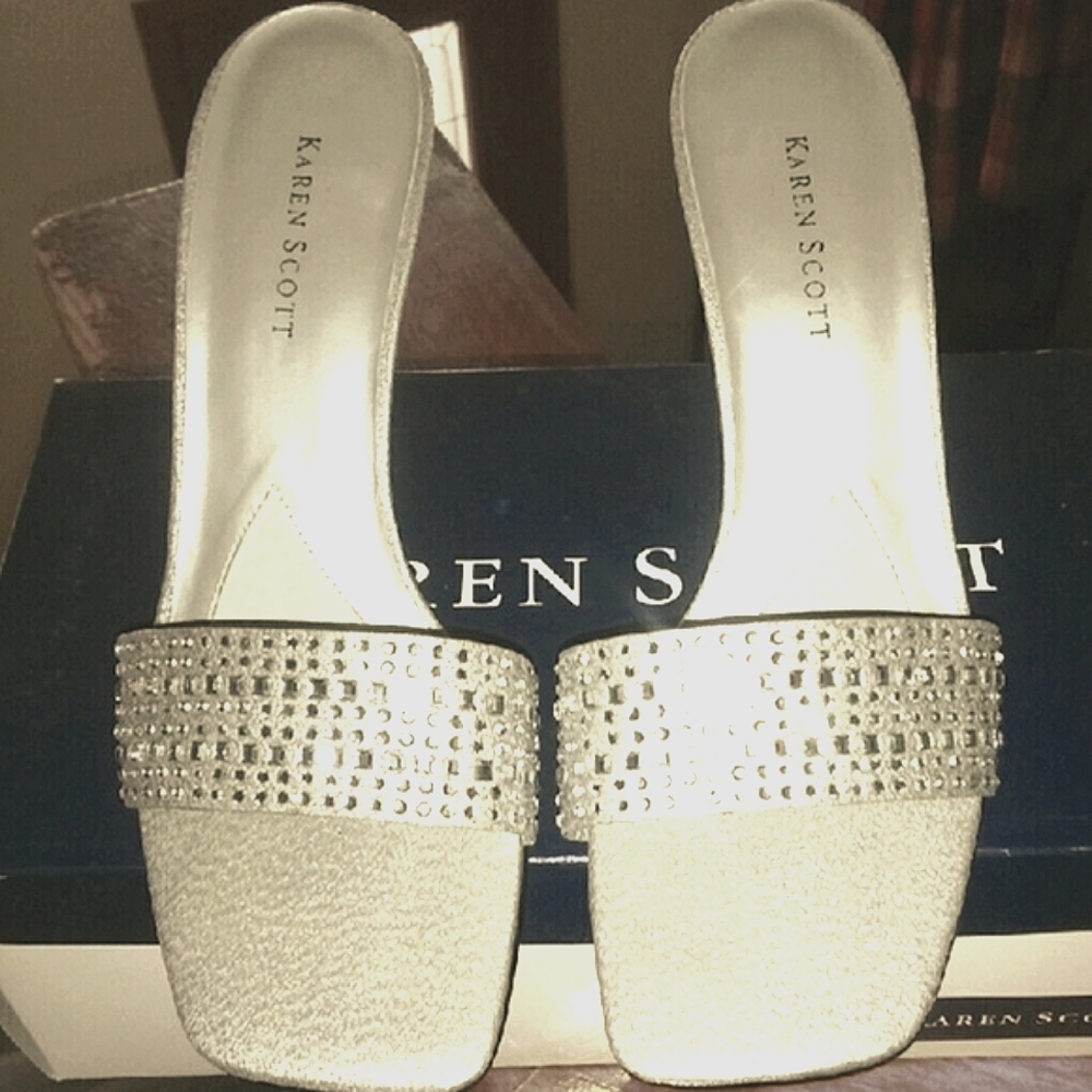 Karen Scott Silver Affinity Sandals Size 8M